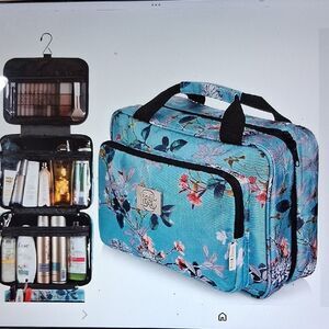 B&C Large Hanging Travel/Make Up Bag New In Package